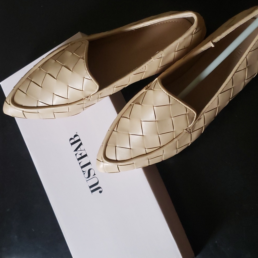 NWT JustFab quilted leather-style flats
